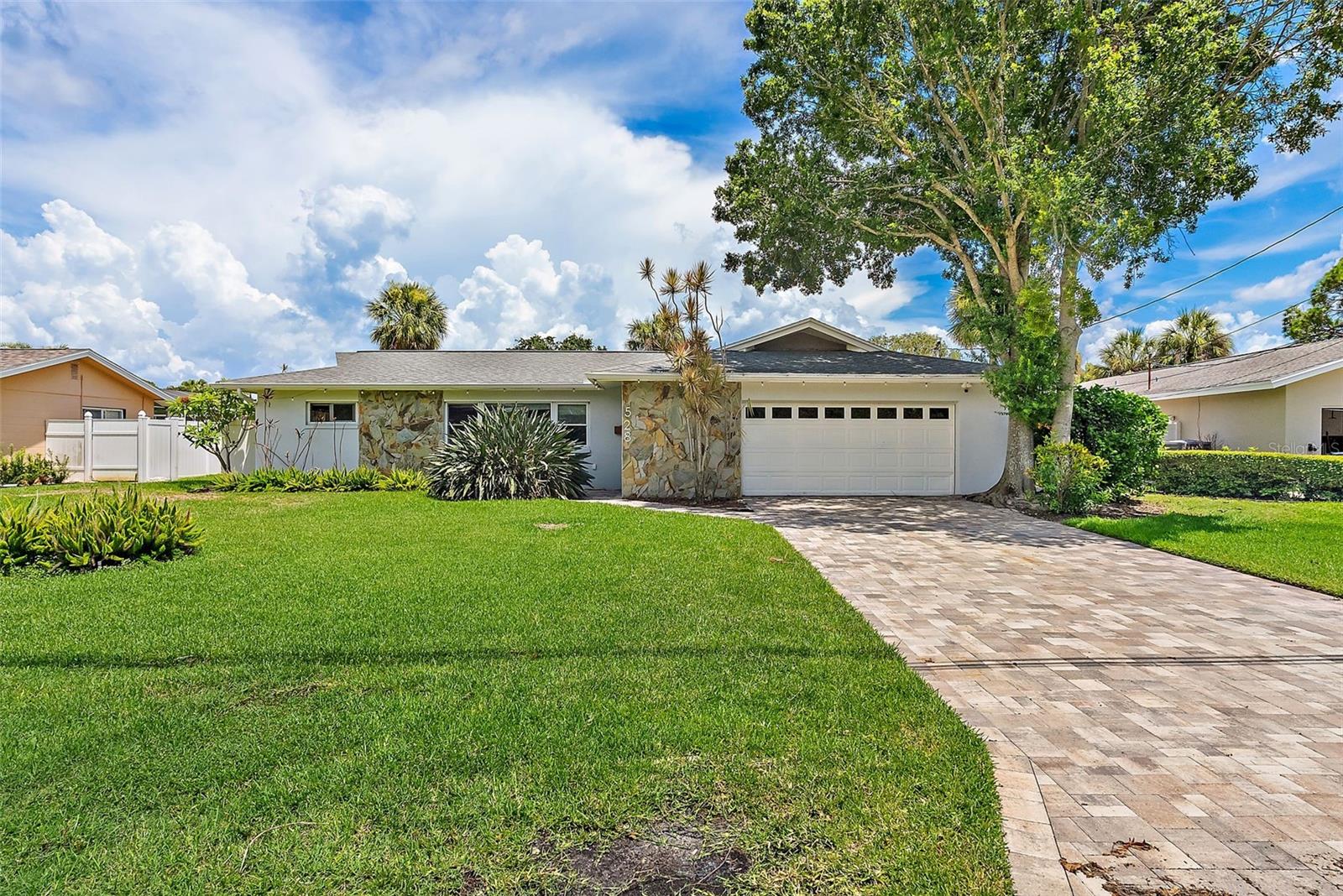 TB8400937 Property Photo