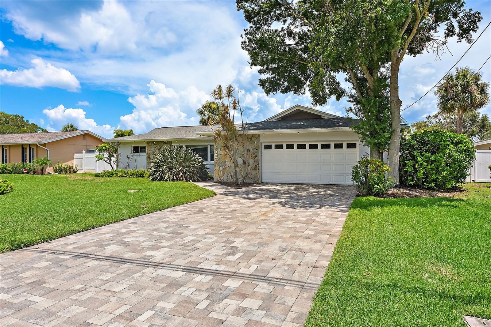 TB8400937 Property Photo