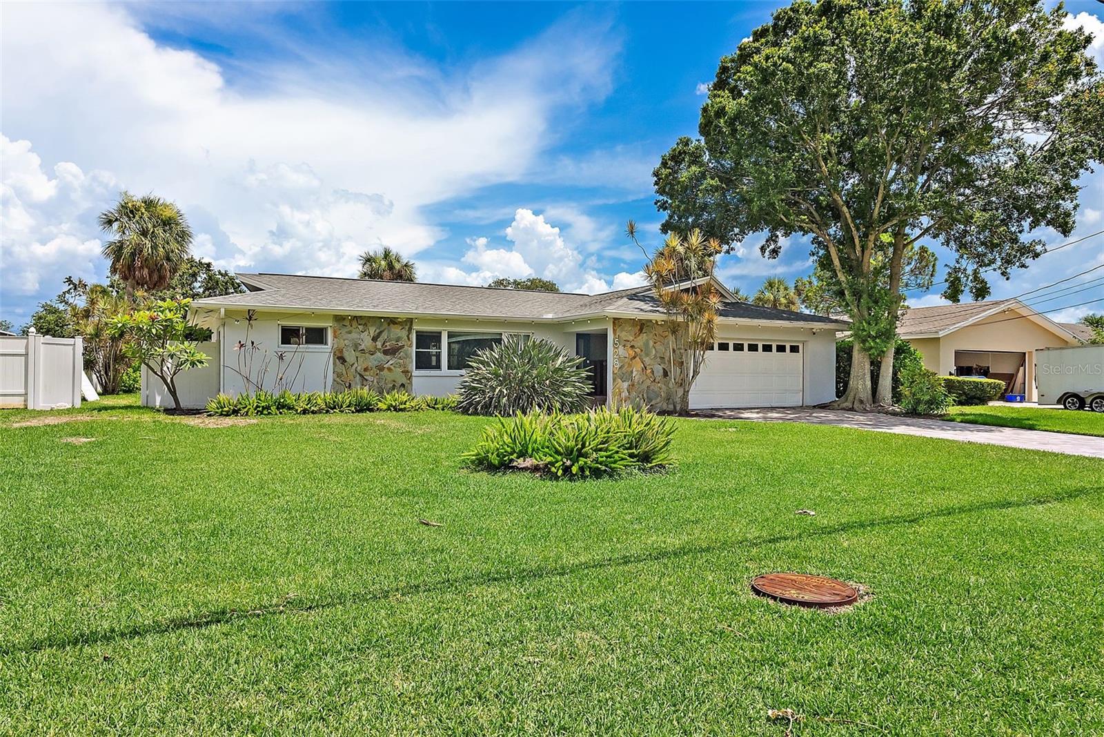 TB8400937 Property Photo