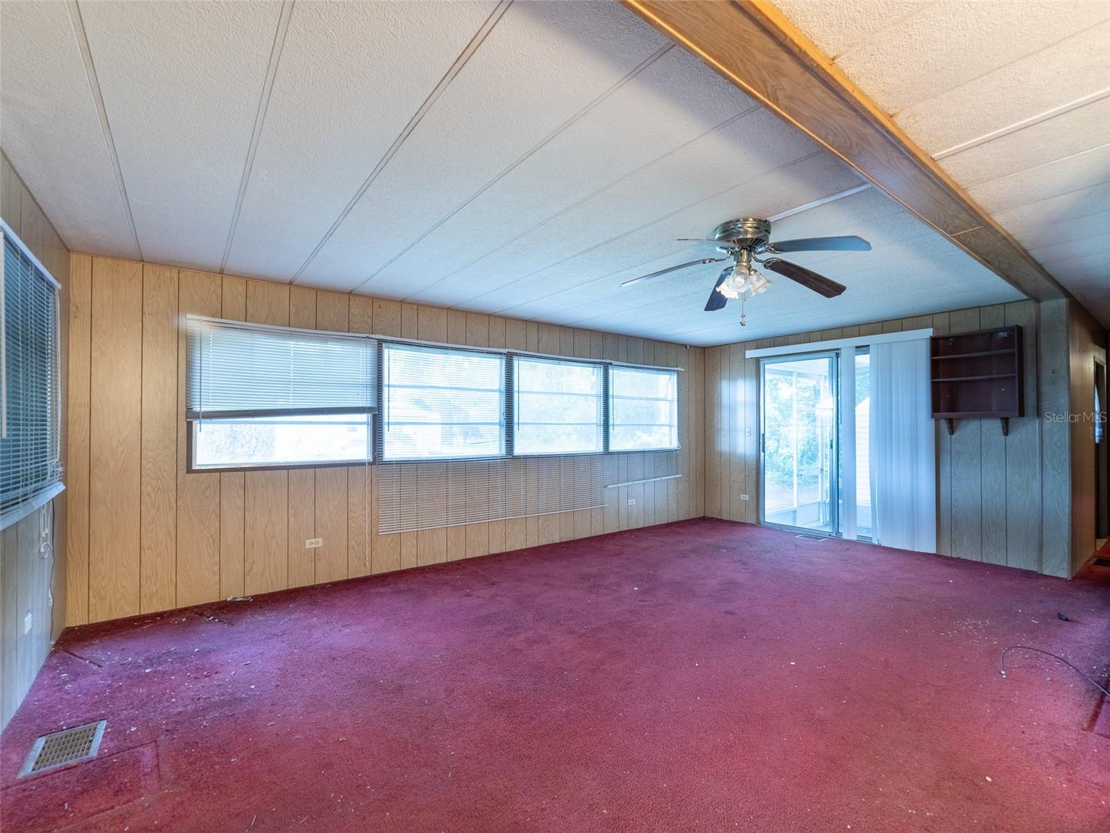 TB8401096 Property Photo