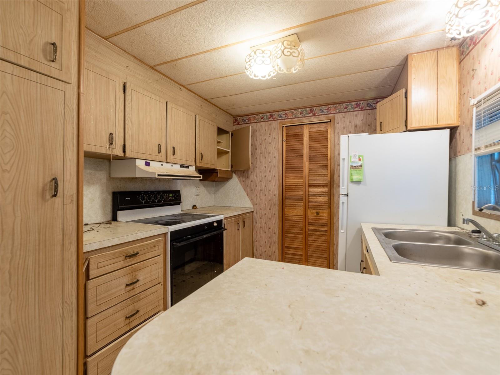 TB8401096 Property Photo