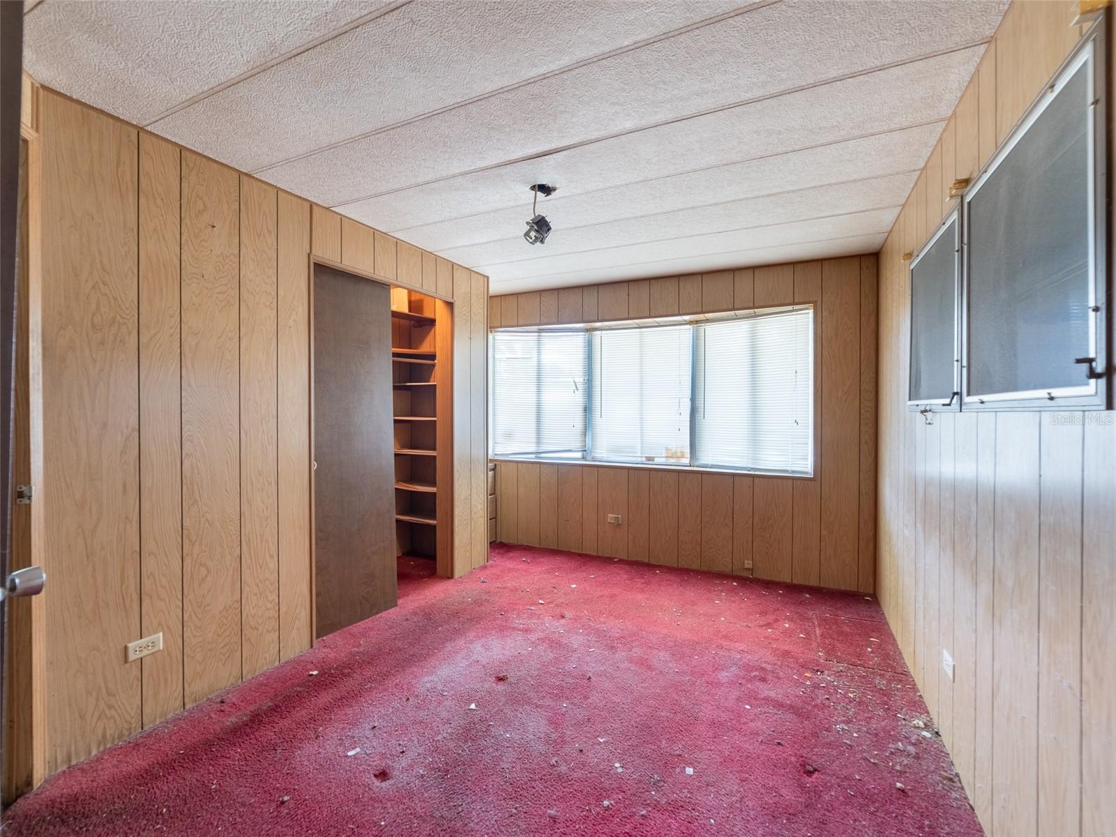 TB8401096 Property Photo