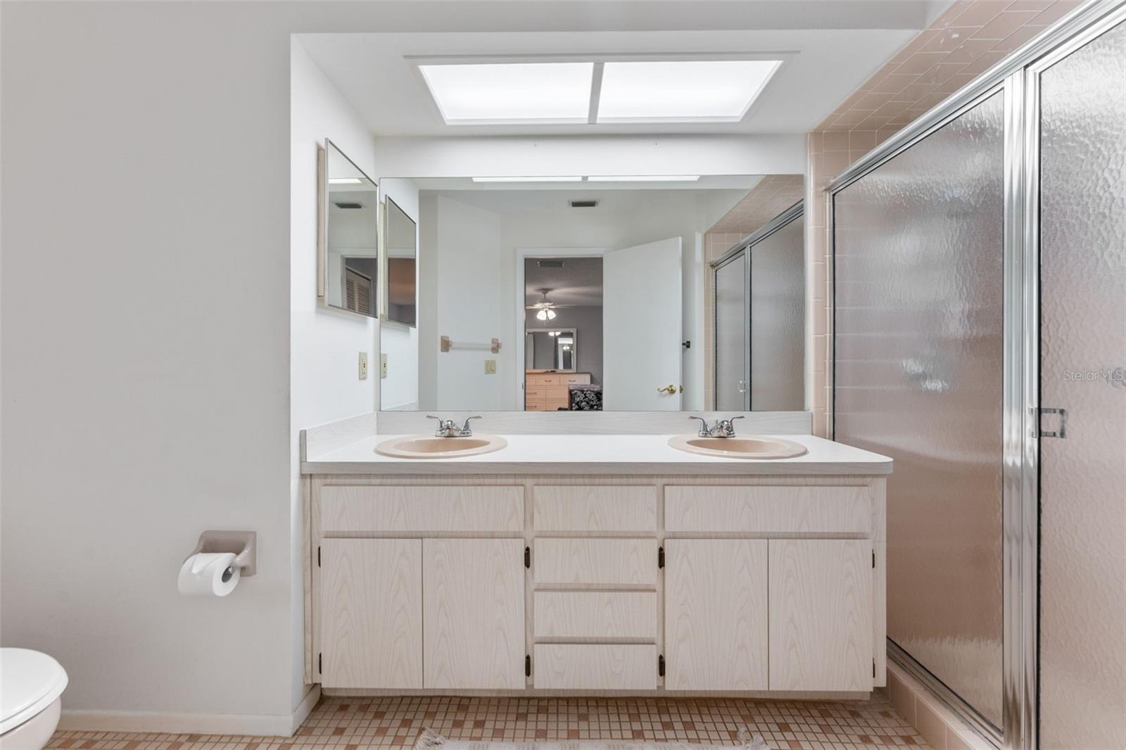 Primary en-suite bathroom