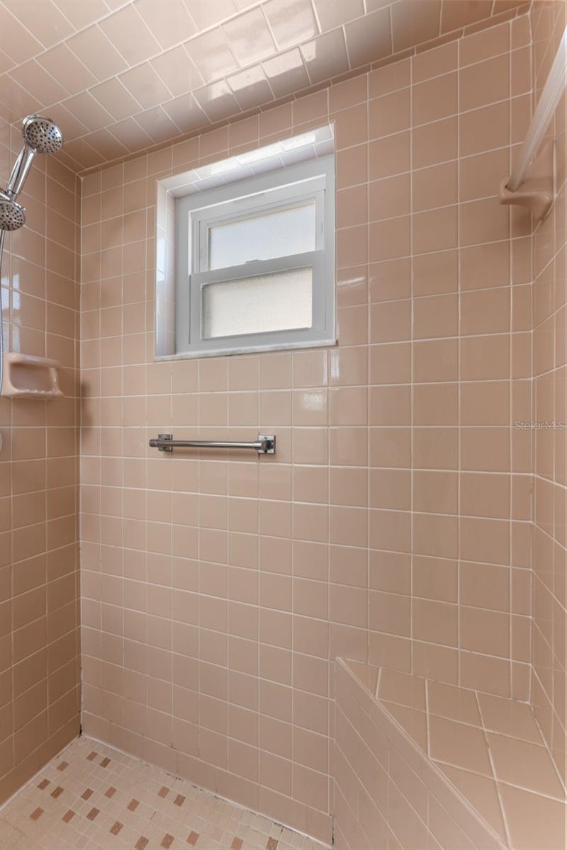 Primary en-suite bathroom