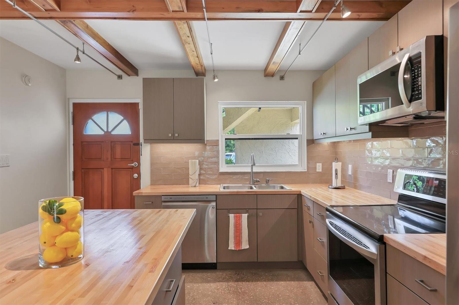 1650 PINE TREE LN #105, SARASOTA, FL, 34236