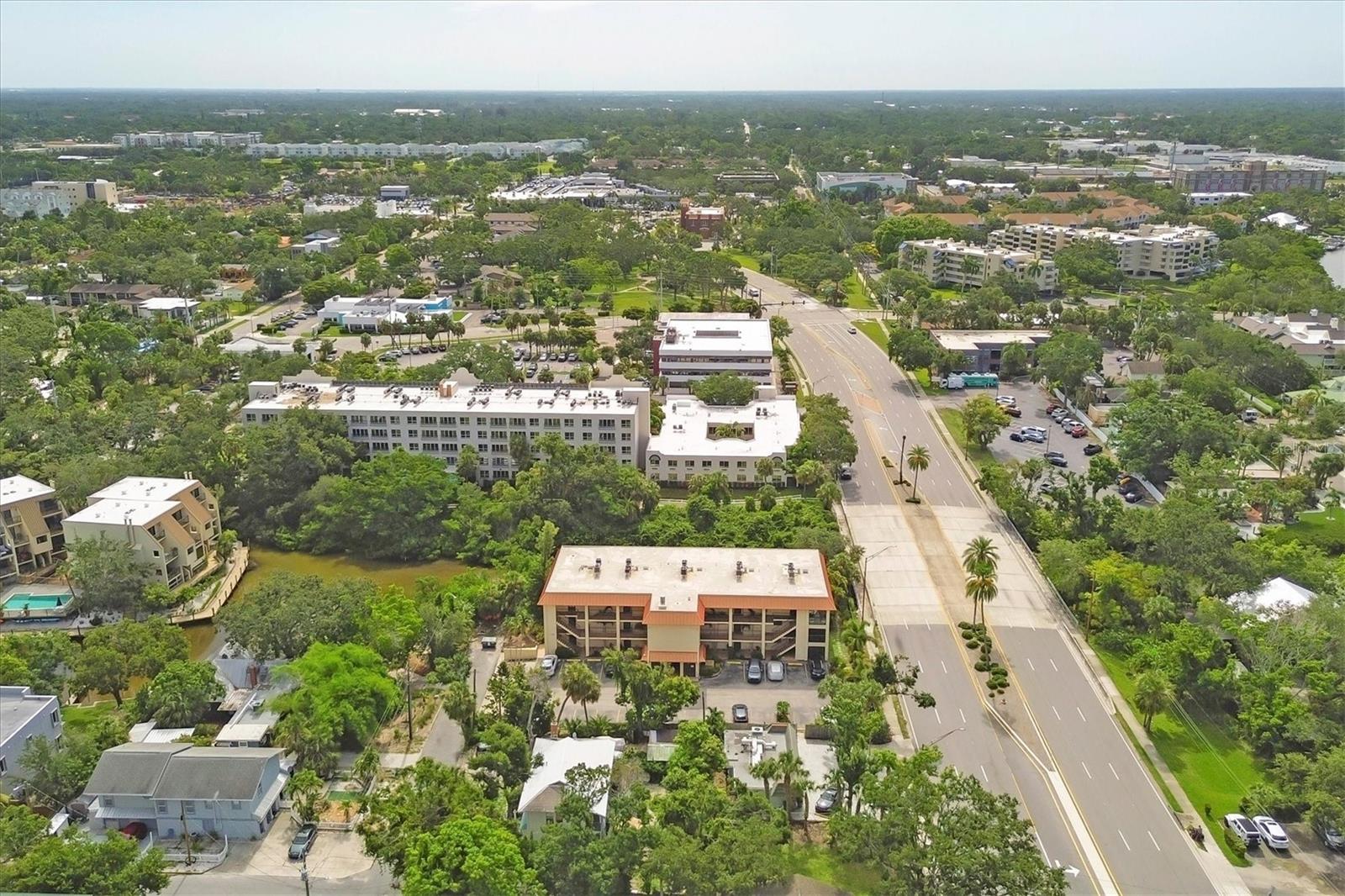 1650 PINE TREE LN #105, SARASOTA, FL, 34236