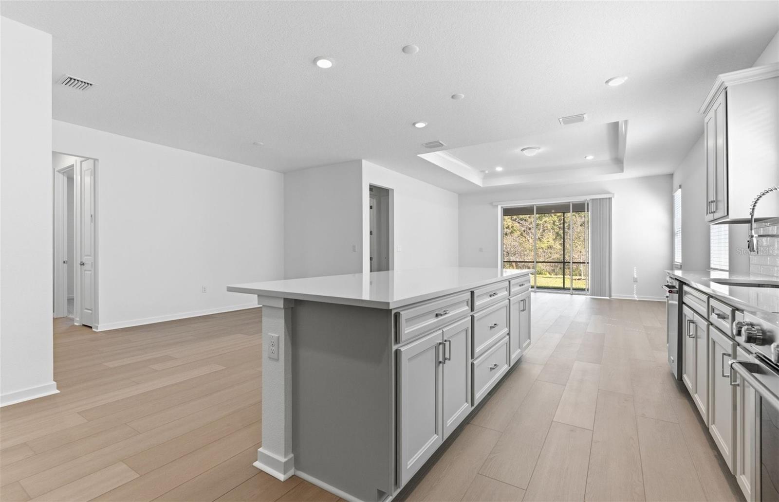 Large Center Island w/Storage