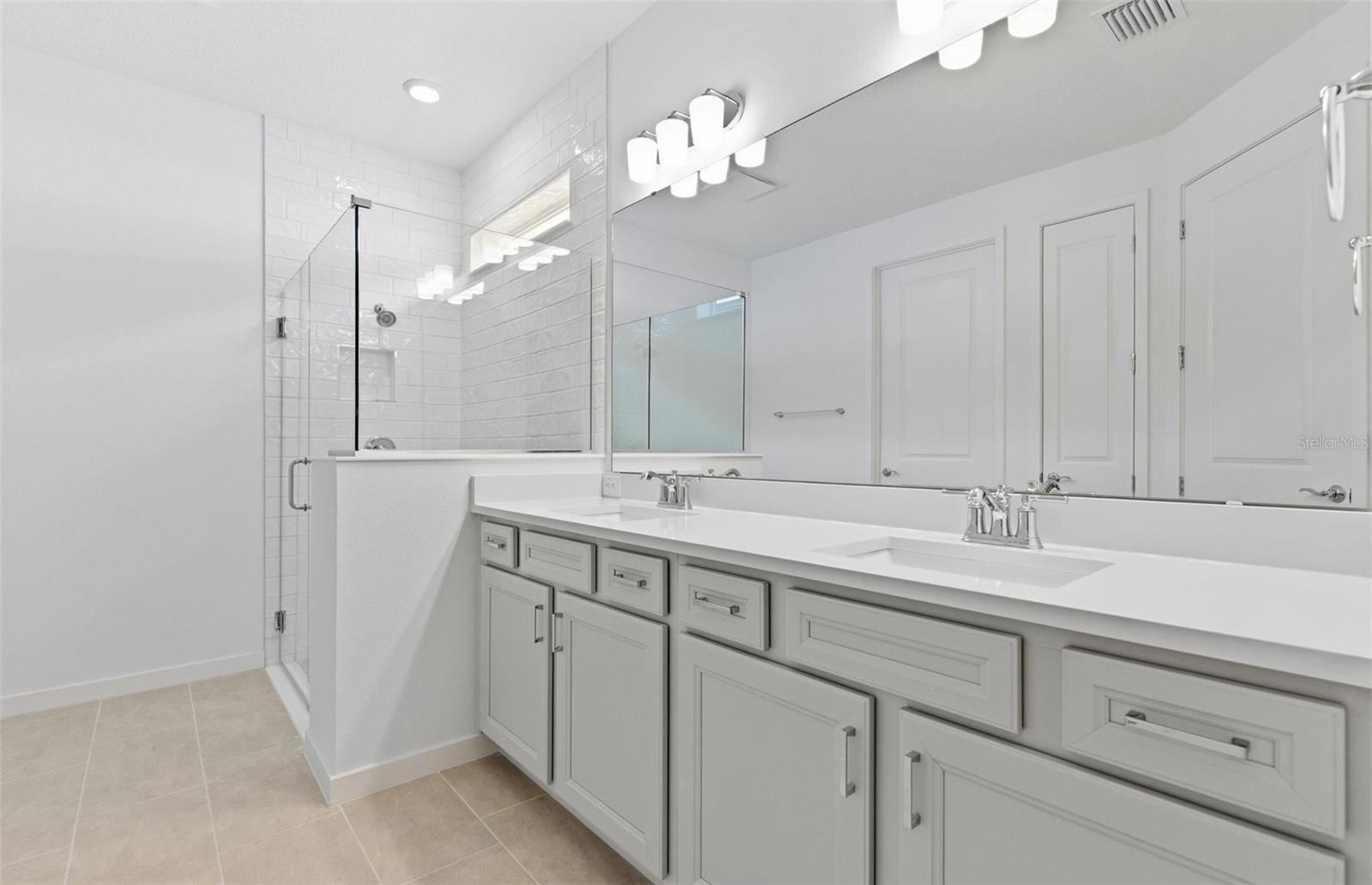 Owner's Bath w/Dual Sinks