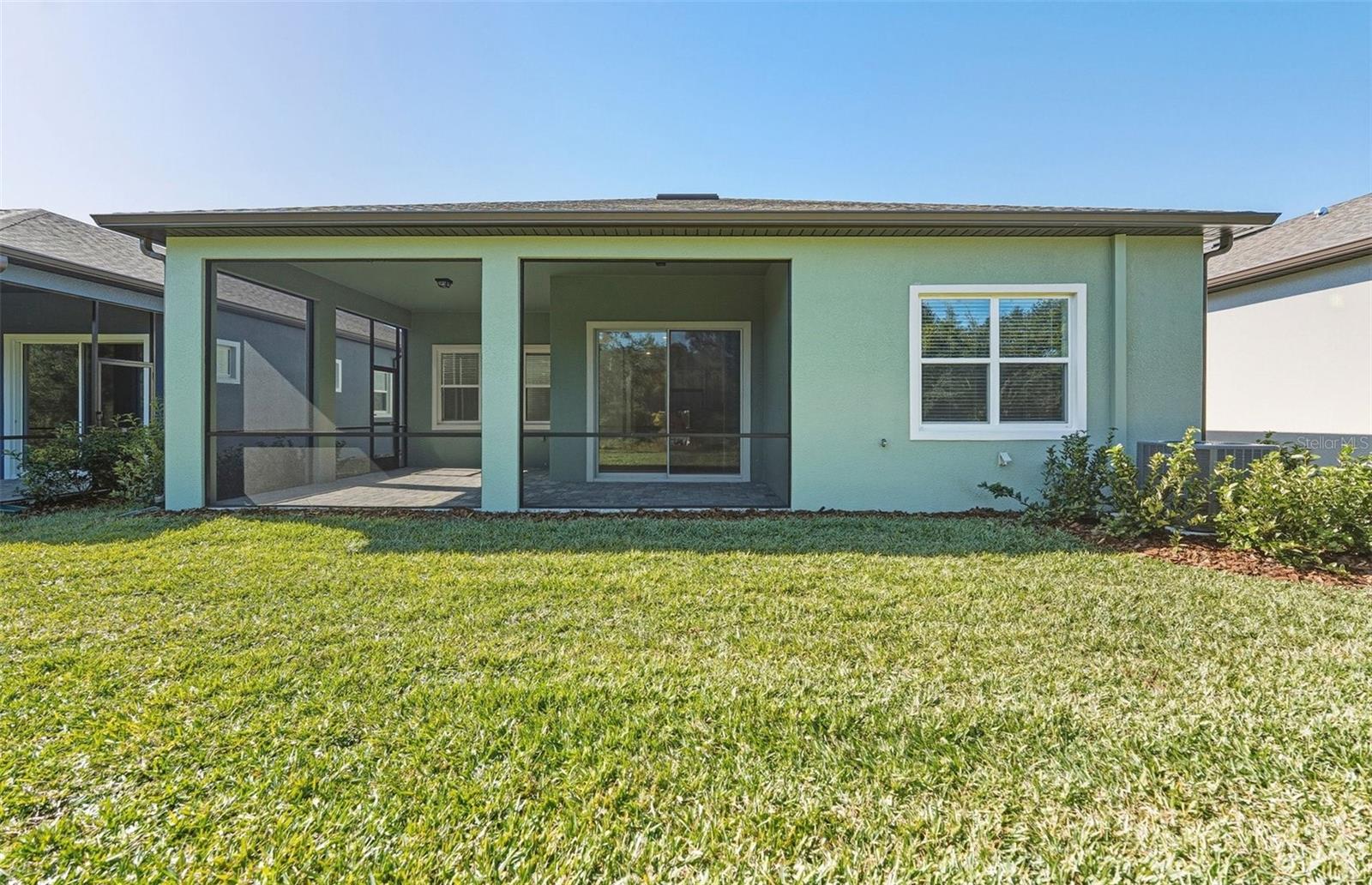 Covered Lanai w/Screen Enclosure