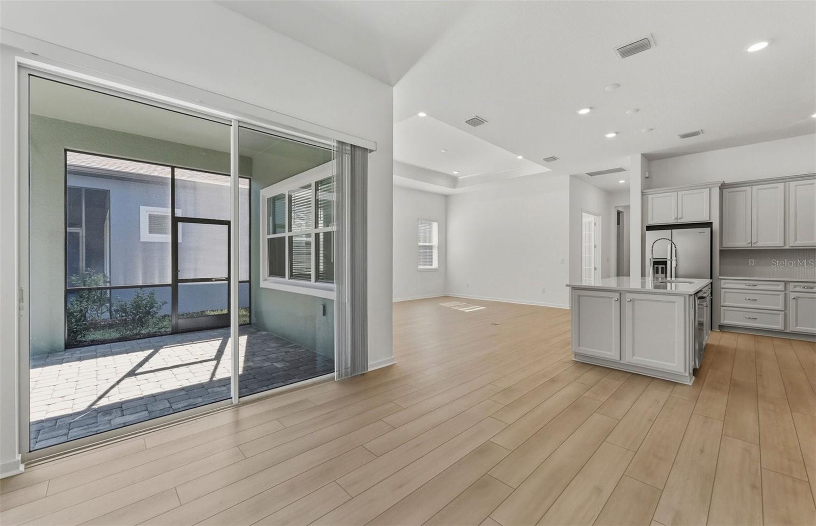 Open Kitchen to Cafe