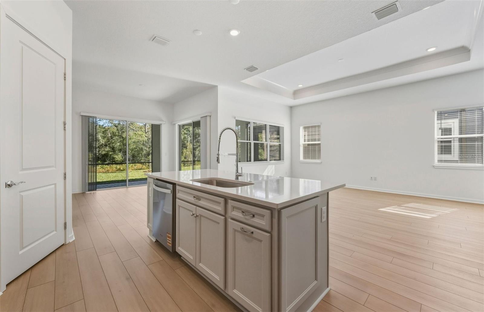 Center Island w/Storage