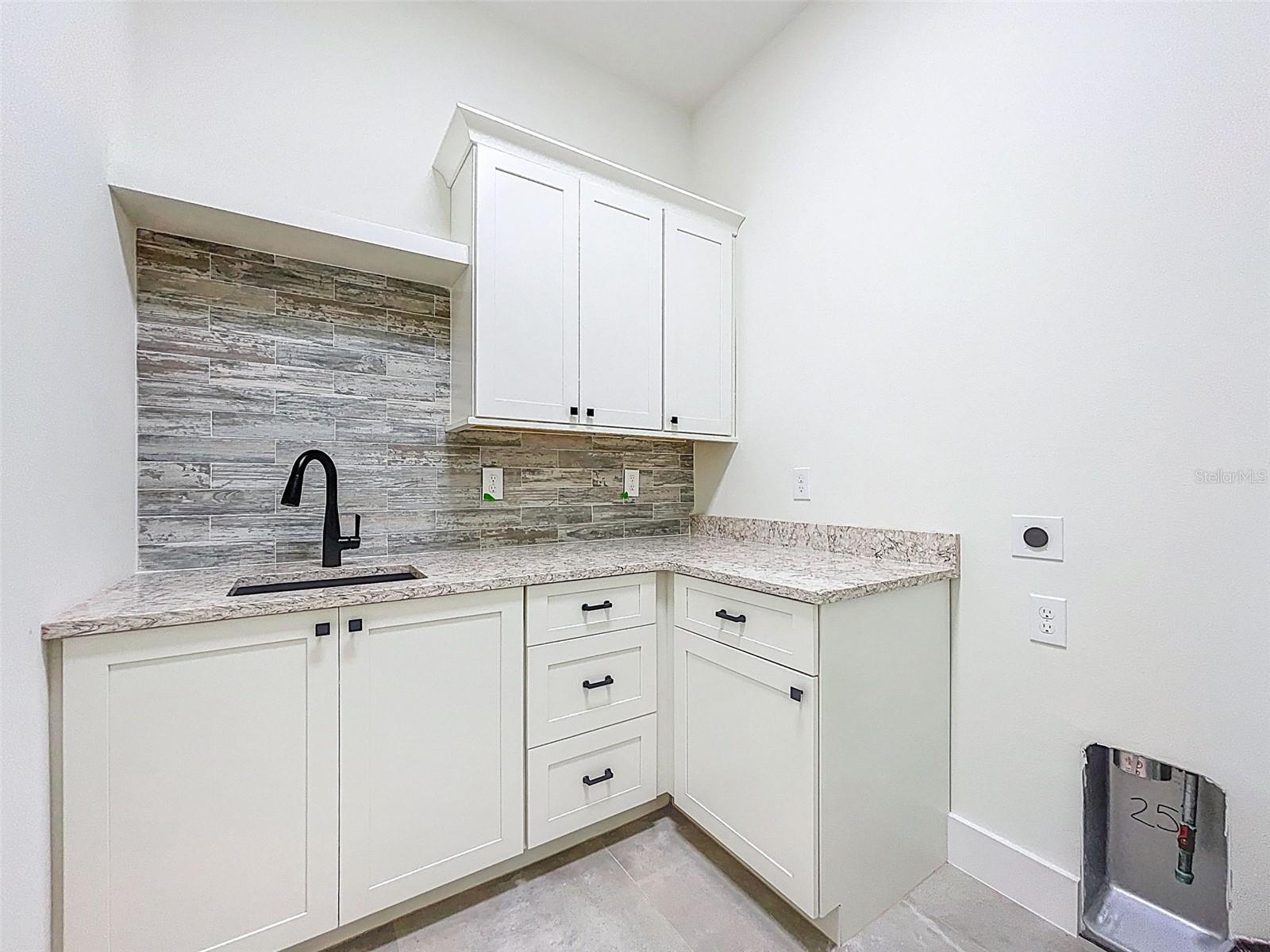 1015 W CHARTER ST, TAMPA, FL, 33602