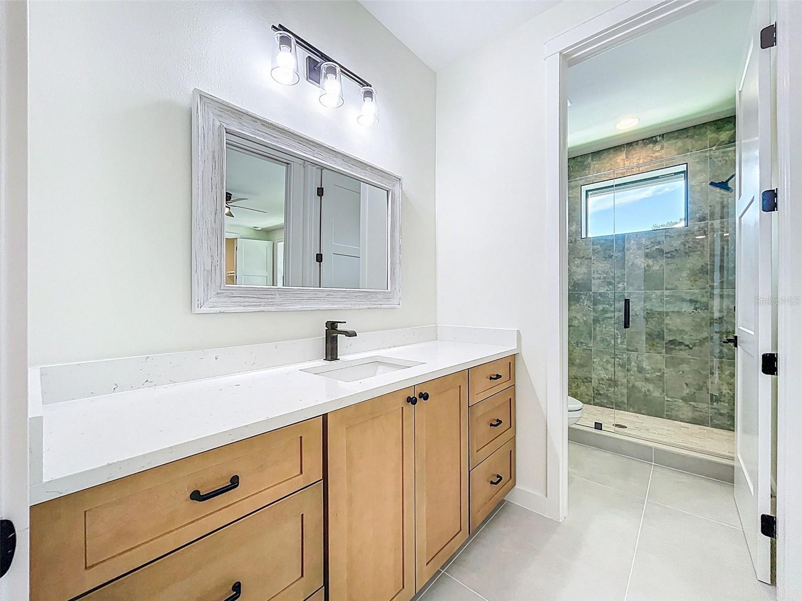 1015 W CHARTER ST, TAMPA, FL, 33602