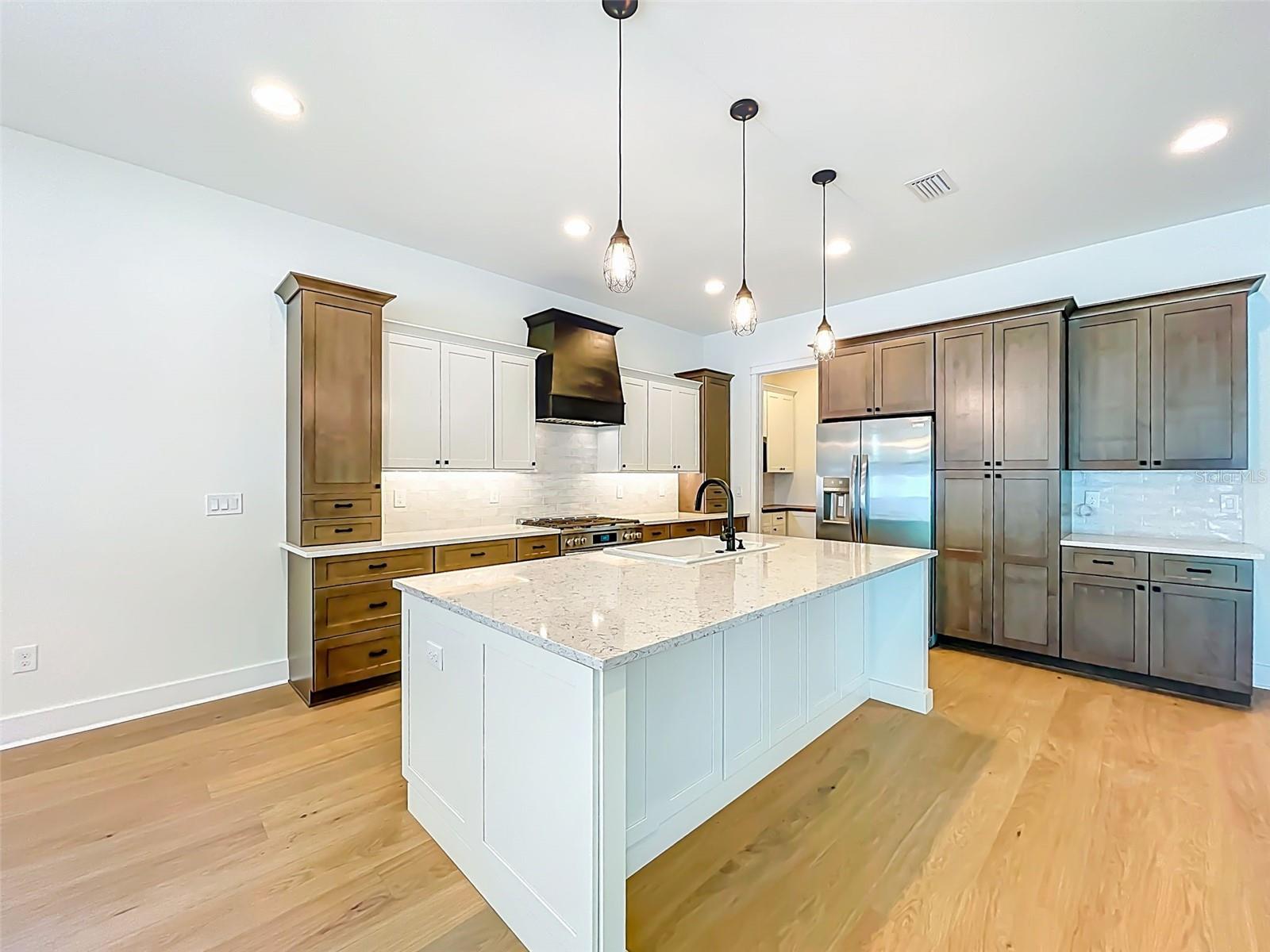 1015 W CHARTER ST, TAMPA, FL, 33602