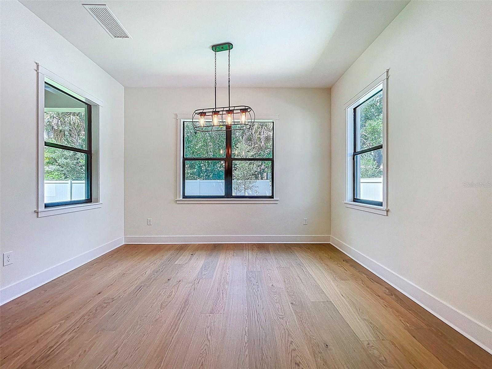 1015 W CHARTER ST, TAMPA, FL, 33602