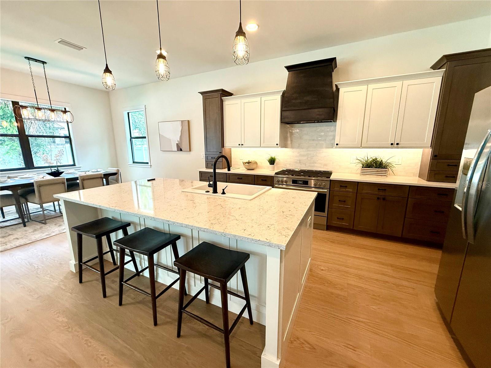 1015 W CHARTER ST, TAMPA, FL, 33602