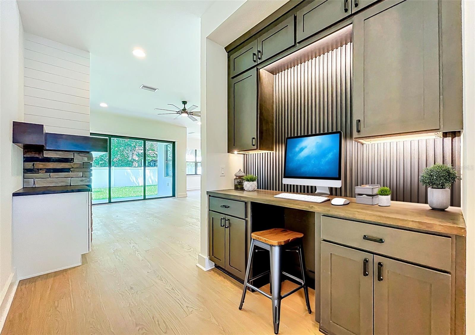 1015 W CHARTER ST, TAMPA, FL, 33602