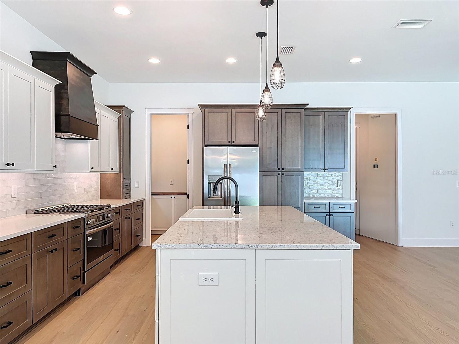 1015 W CHARTER ST, TAMPA, FL, 33602