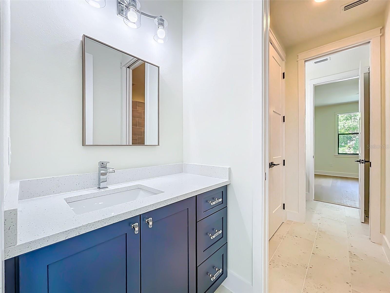 1015 W CHARTER ST, TAMPA, FL, 33602