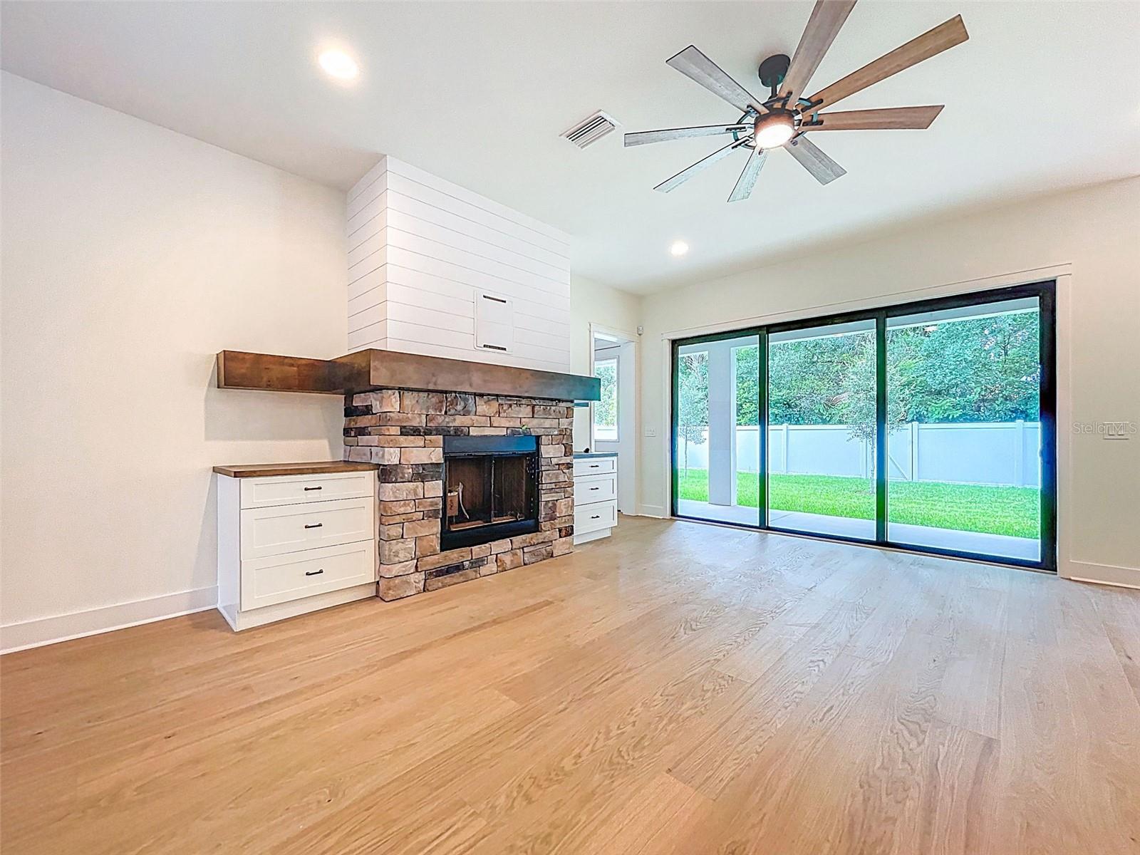 1015 W CHARTER ST, TAMPA, FL, 33602