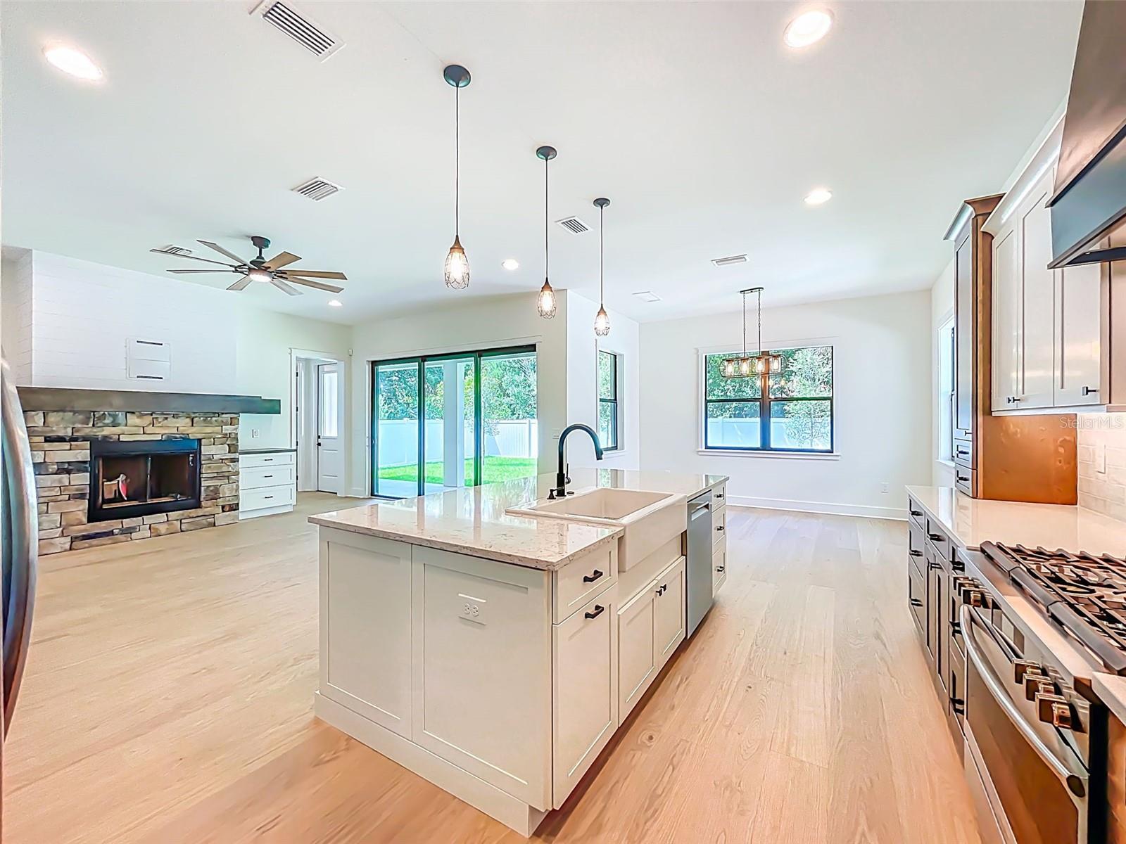 1015 W CHARTER ST, TAMPA, FL, 33602