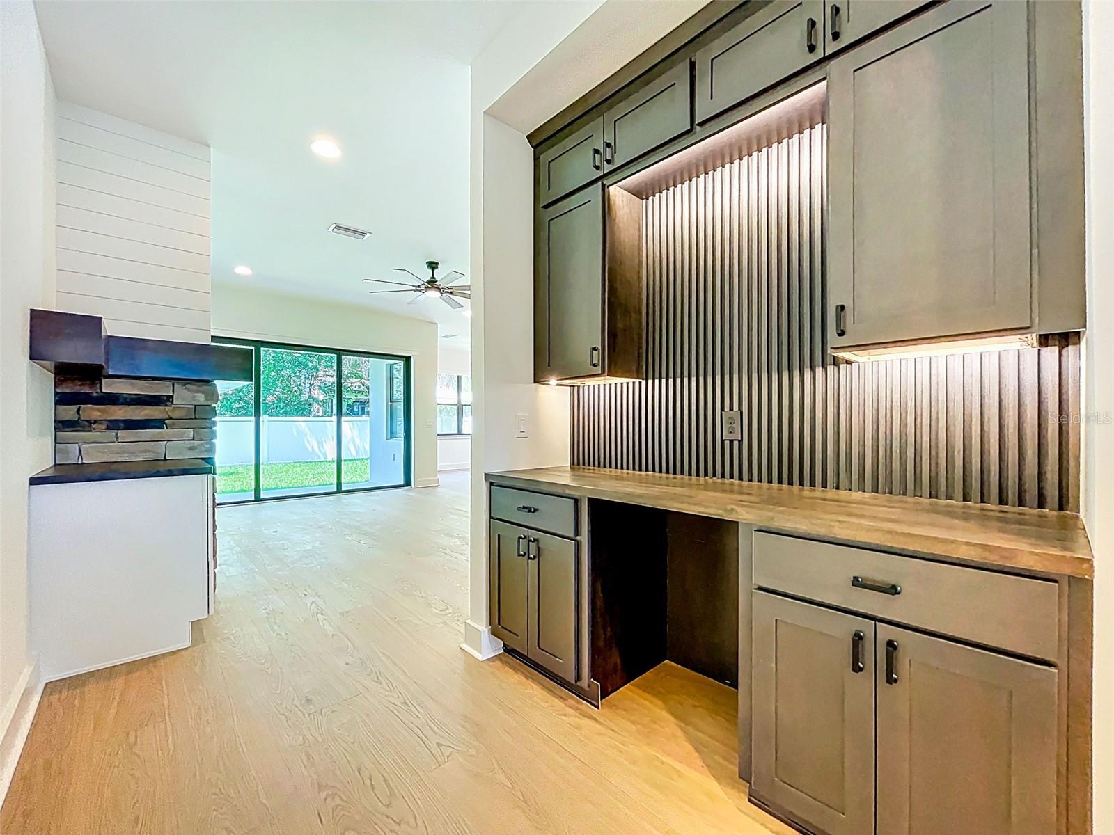 1015 W CHARTER ST, TAMPA, FL, 33602