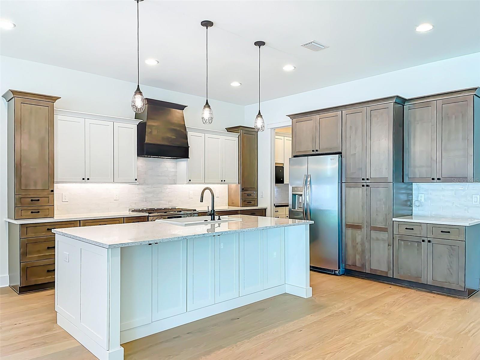 1015 W CHARTER ST, TAMPA, FL, 33602