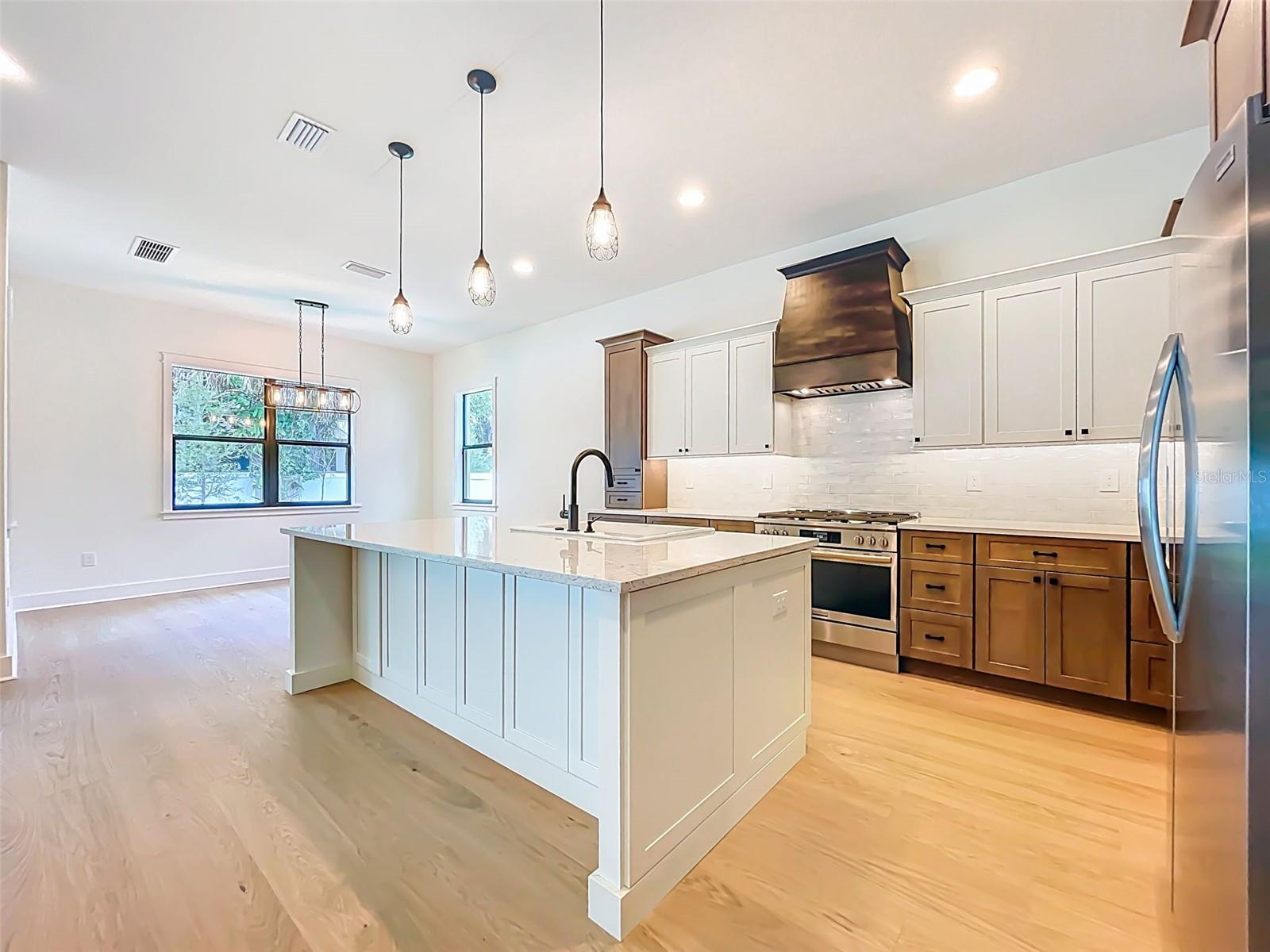 1015 W CHARTER ST, TAMPA, FL, 33602