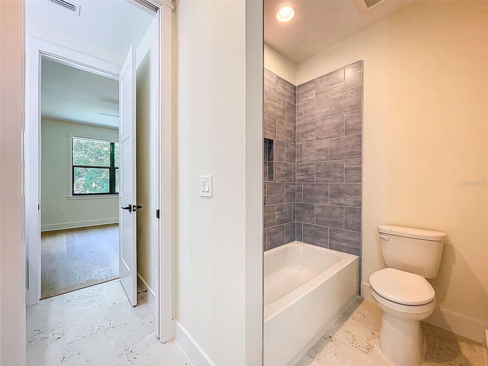 1015 W CHARTER ST, TAMPA, FL, 33602