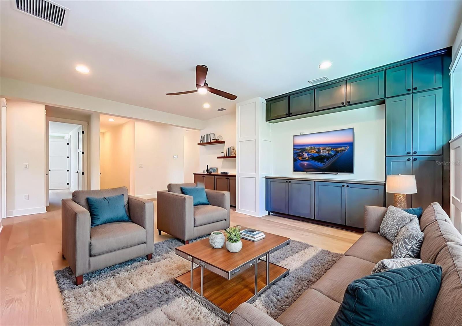 1015 W CHARTER ST, TAMPA, FL, 33602