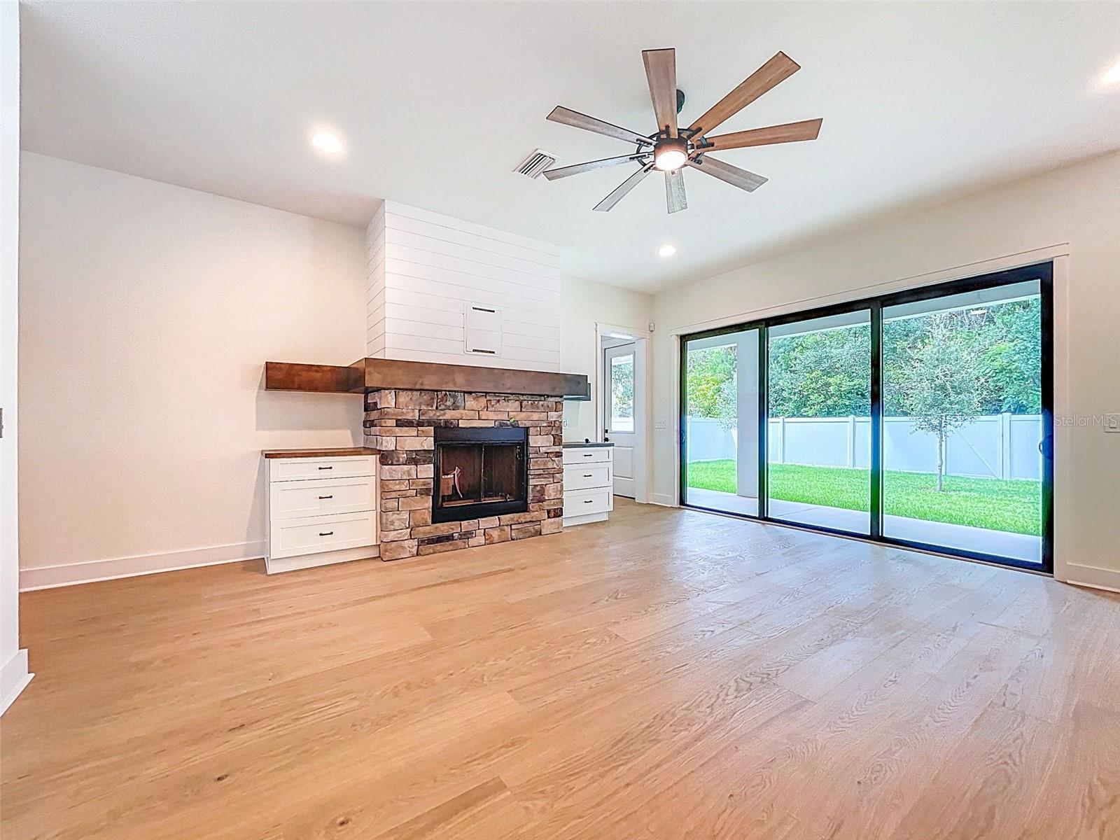 1015 W CHARTER ST, TAMPA, FL, 33602