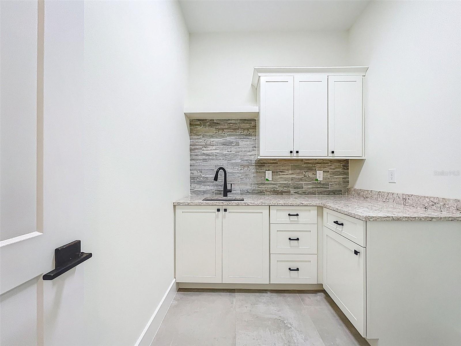 1015 W CHARTER ST, TAMPA, FL, 33602