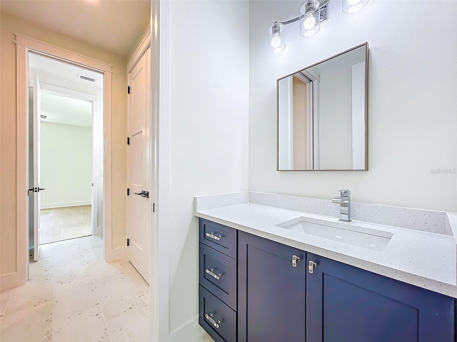 1015 W CHARTER ST, TAMPA, FL, 33602