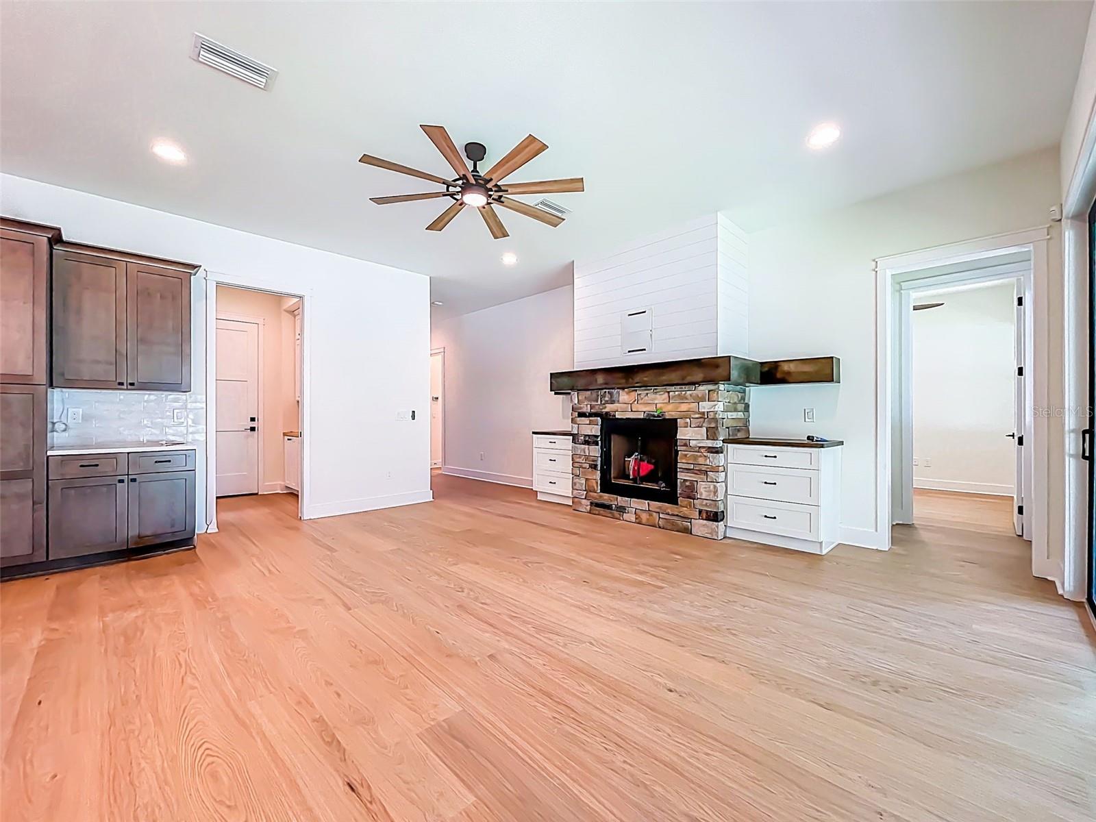 1015 W CHARTER ST, TAMPA, FL, 33602