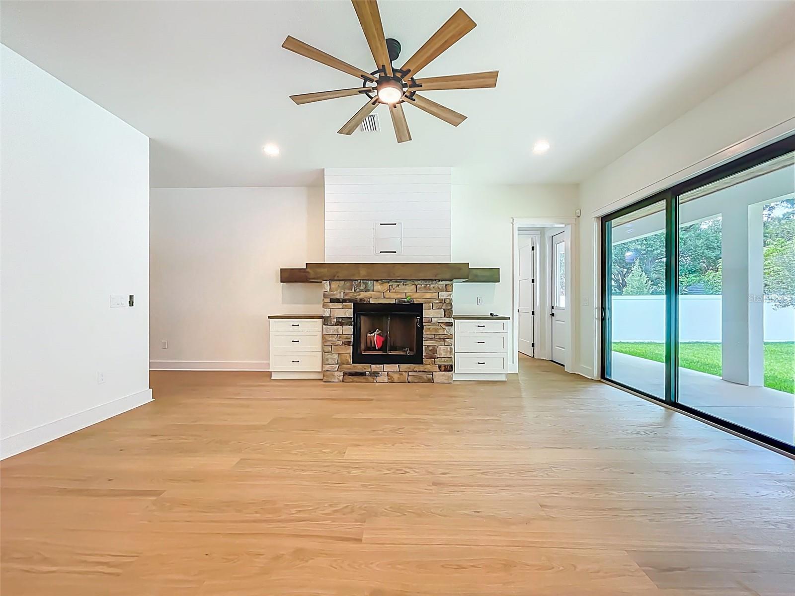 1015 W CHARTER ST, TAMPA, FL, 33602