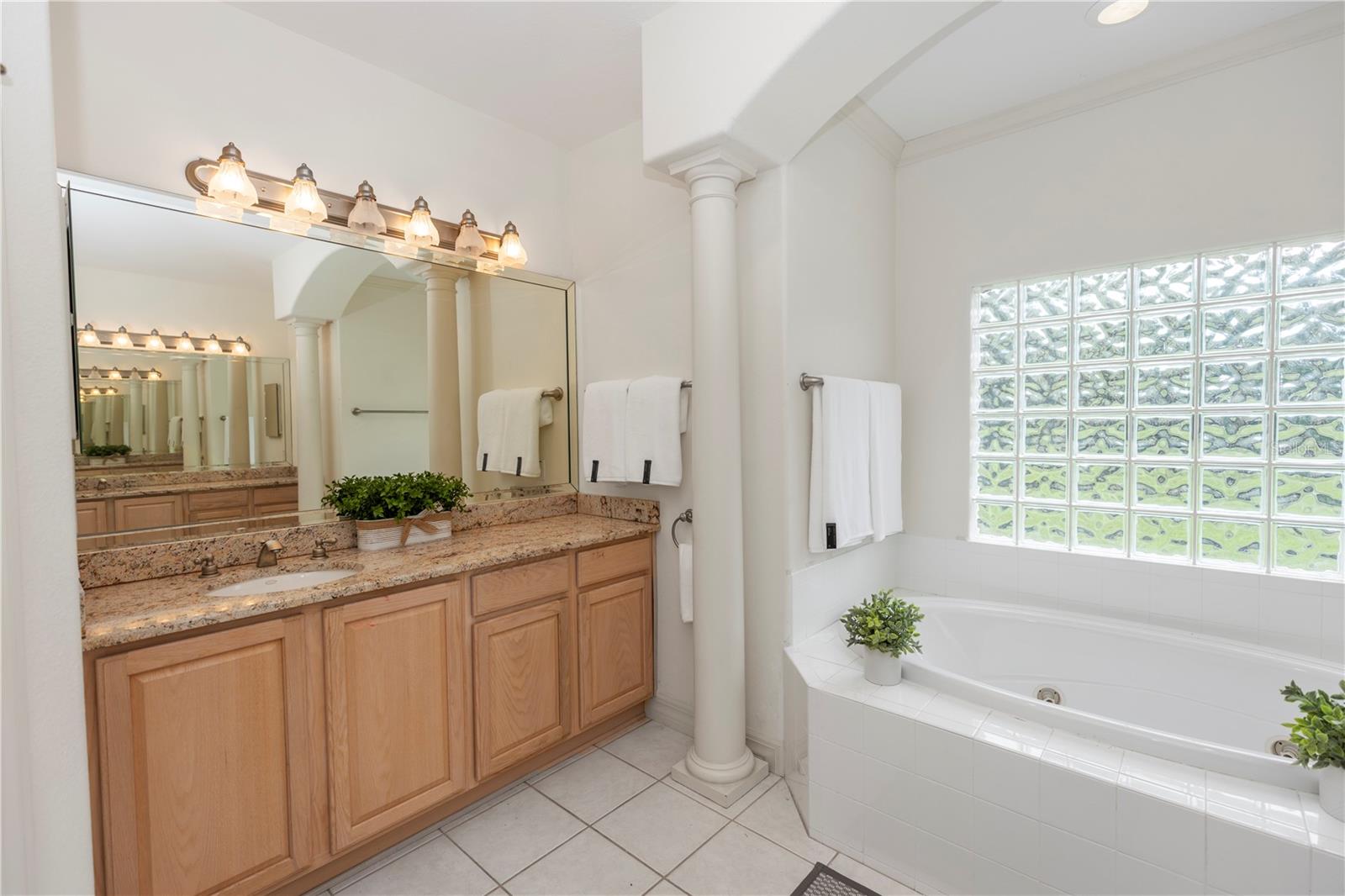 1908 S FARM RD, DELAND, FL, 32720