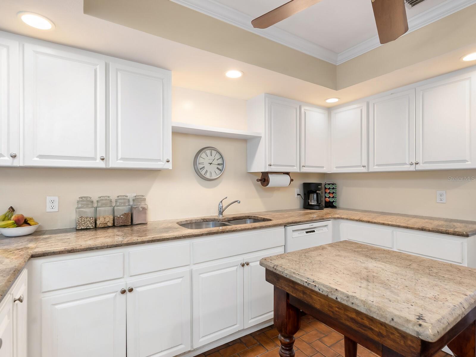 A4657249 Property Photo