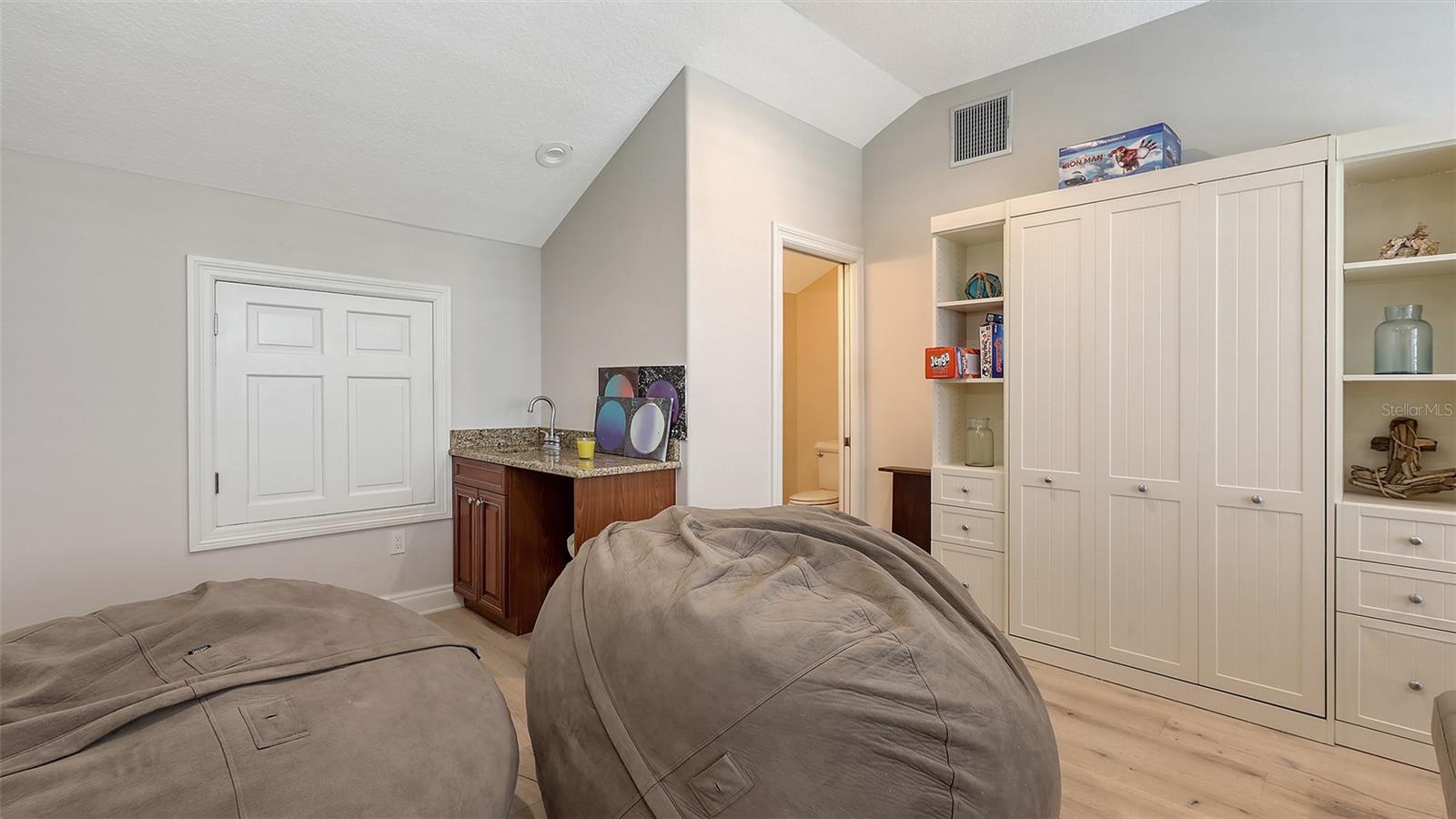 A4657277 Property Photo