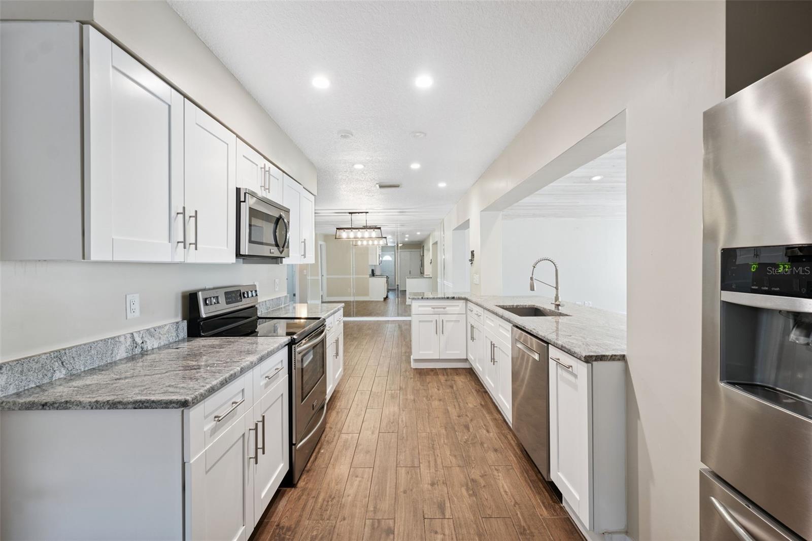 8306 N GOMEZ AVE, TAMPA, FL, 33614