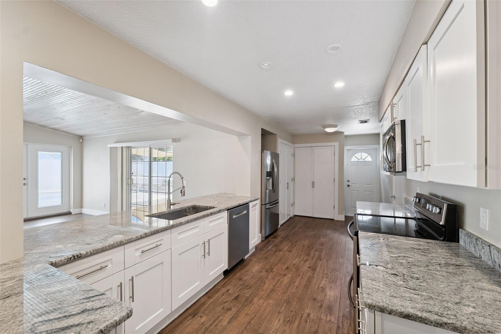 8306 N GOMEZ AVE, TAMPA, FL, 33614