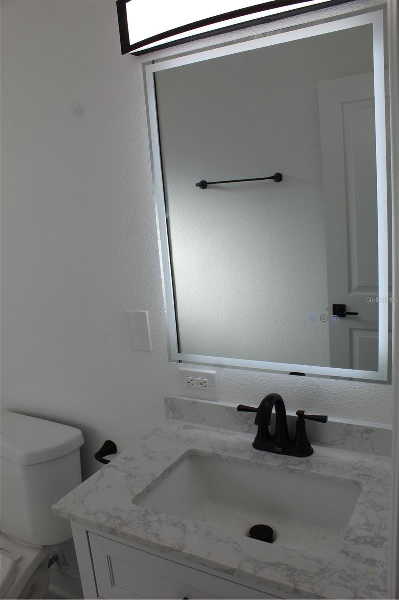 8524 FISH LAKE RD, TAMPA, FL, 33619