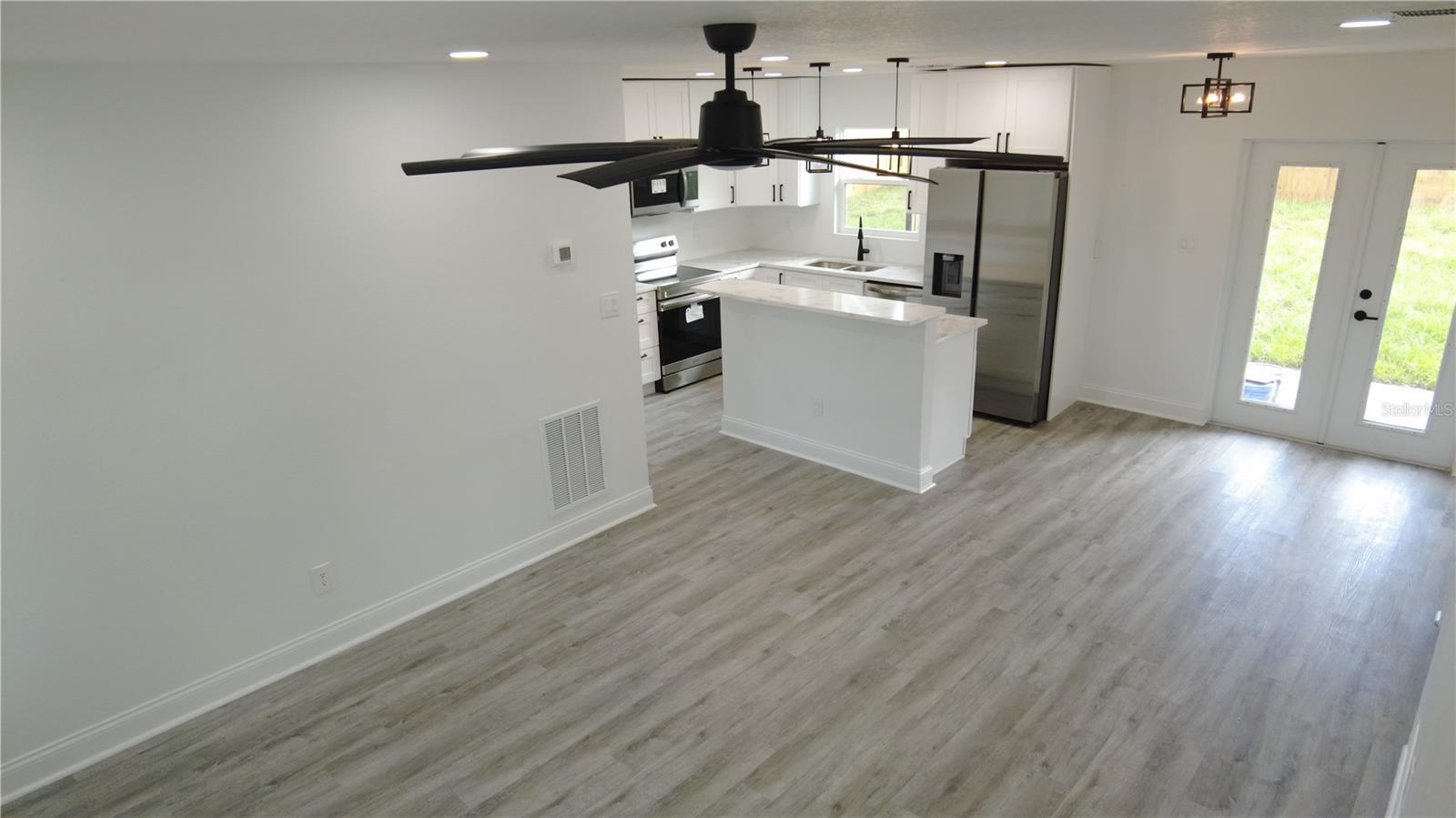 8524 FISH LAKE RD, TAMPA, FL, 33619