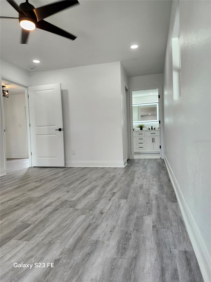 8524 FISH LAKE RD, TAMPA, FL, 33619