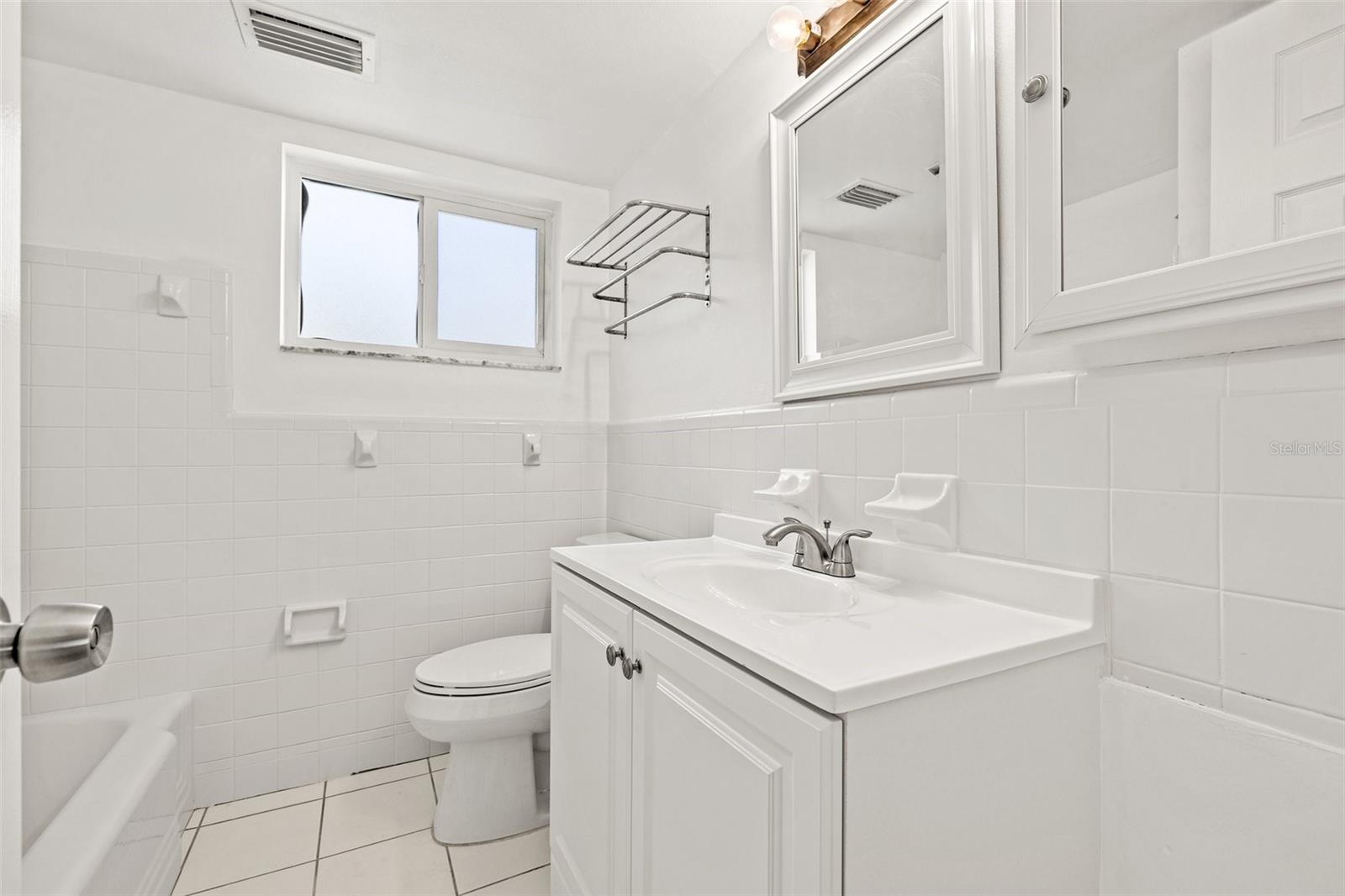 1084 39TH AVE NE, ST PETERSBURG, FL, 33703