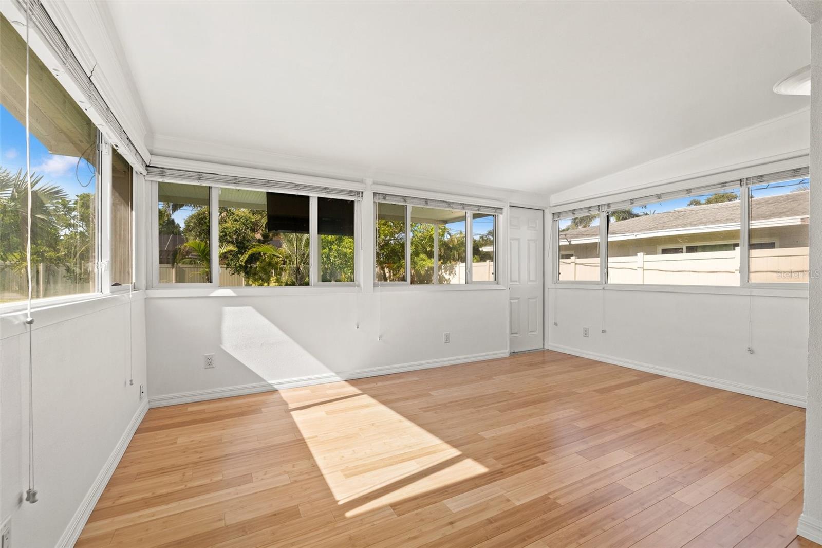 1084 39TH AVE NE, ST PETERSBURG, FL, 33703