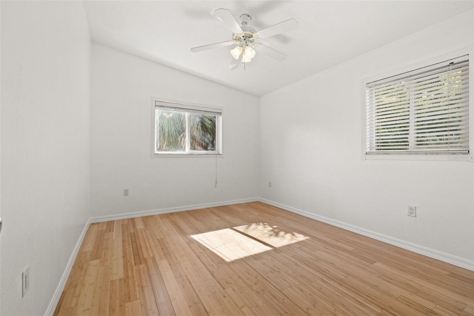 1084 39TH AVE NE, ST PETERSBURG, FL, 33703