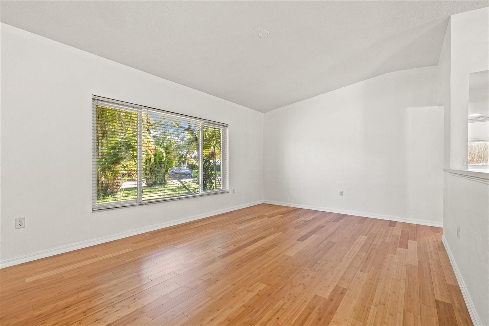 1084 39TH AVE NE, ST PETERSBURG, FL, 33703