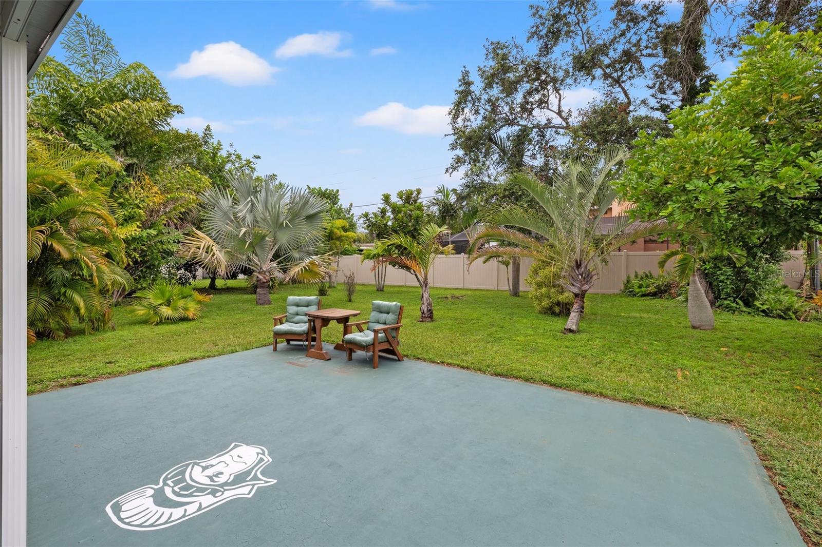 1084 39TH AVE NE, ST PETERSBURG, FL, 33703