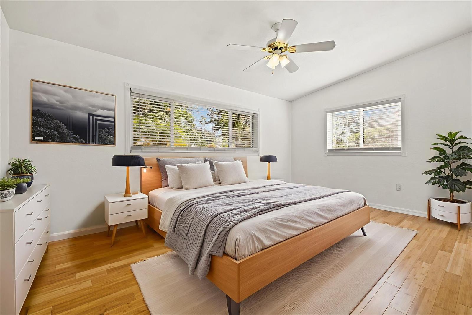 1084 39TH AVE NE, ST PETERSBURG, FL, 33703