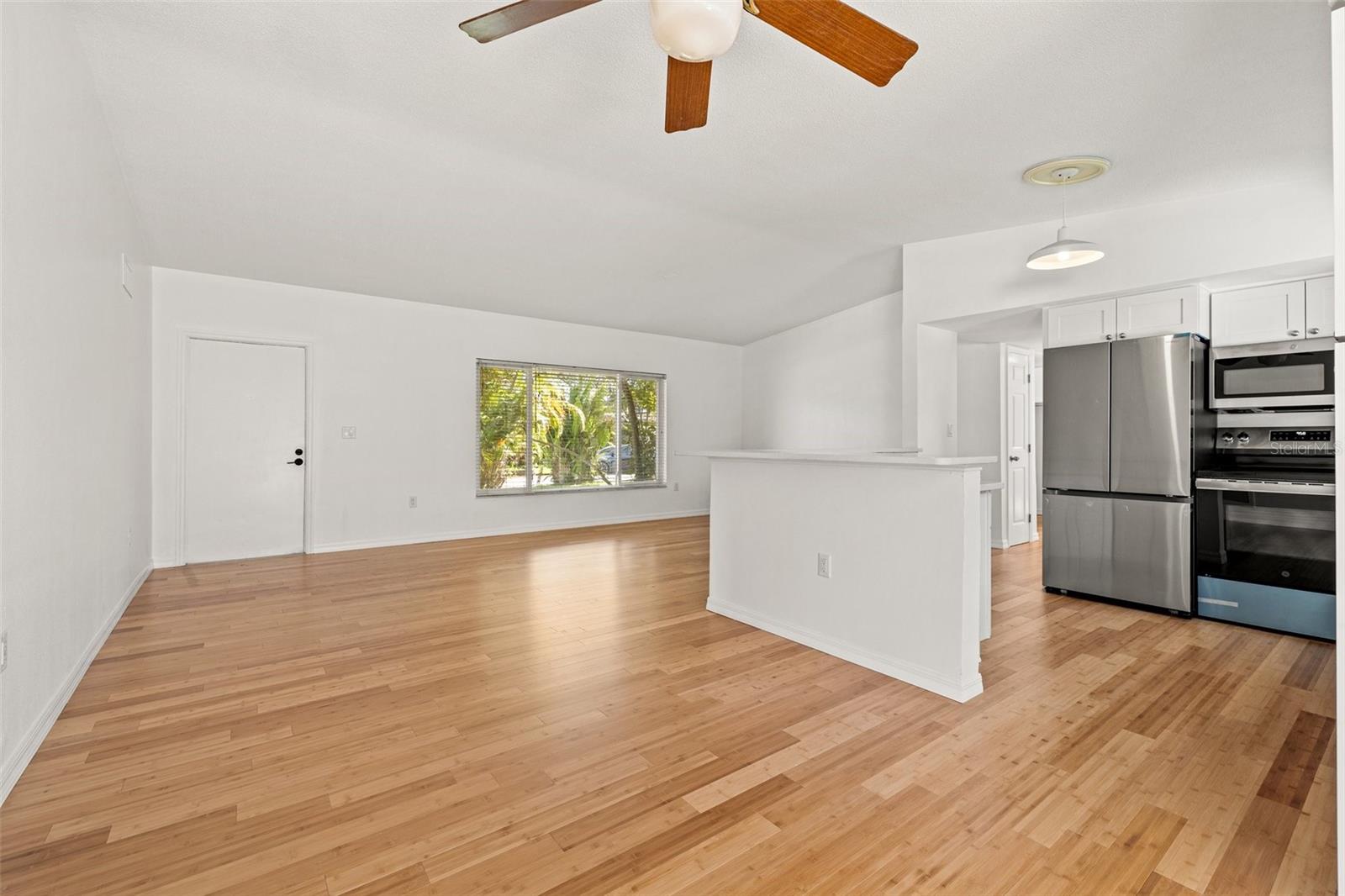 1084 39TH AVE NE, ST PETERSBURG, FL, 33703